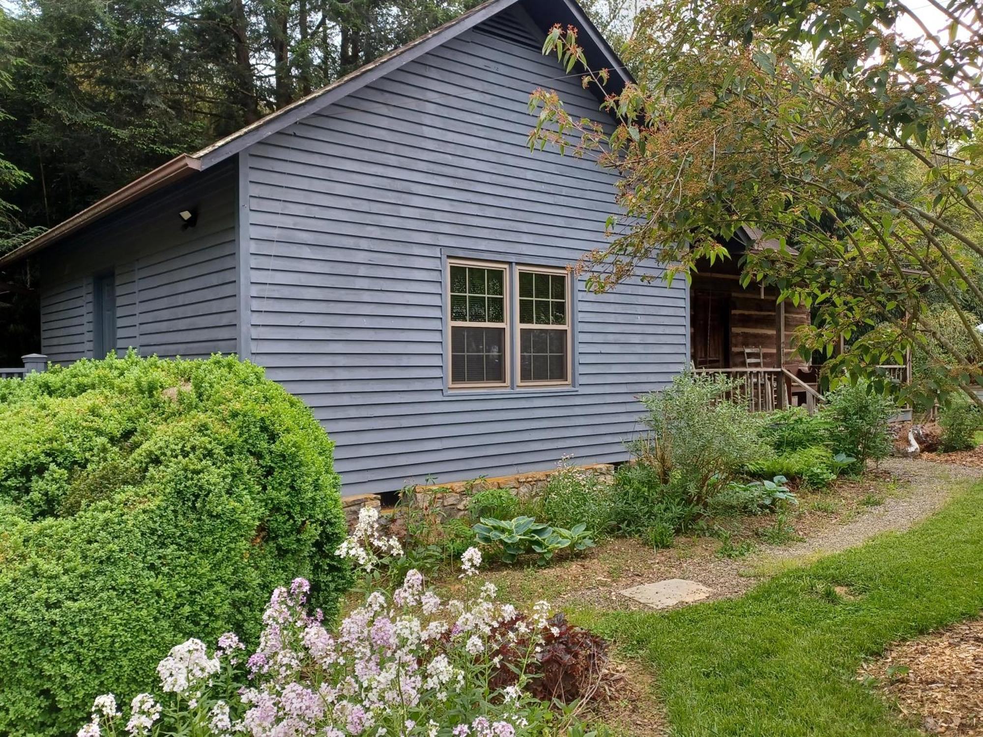 Restored1850S Log Cabin, With Gazebo And Gardens! 1 Mile To Downtown Weaverville エクステリア 写真
