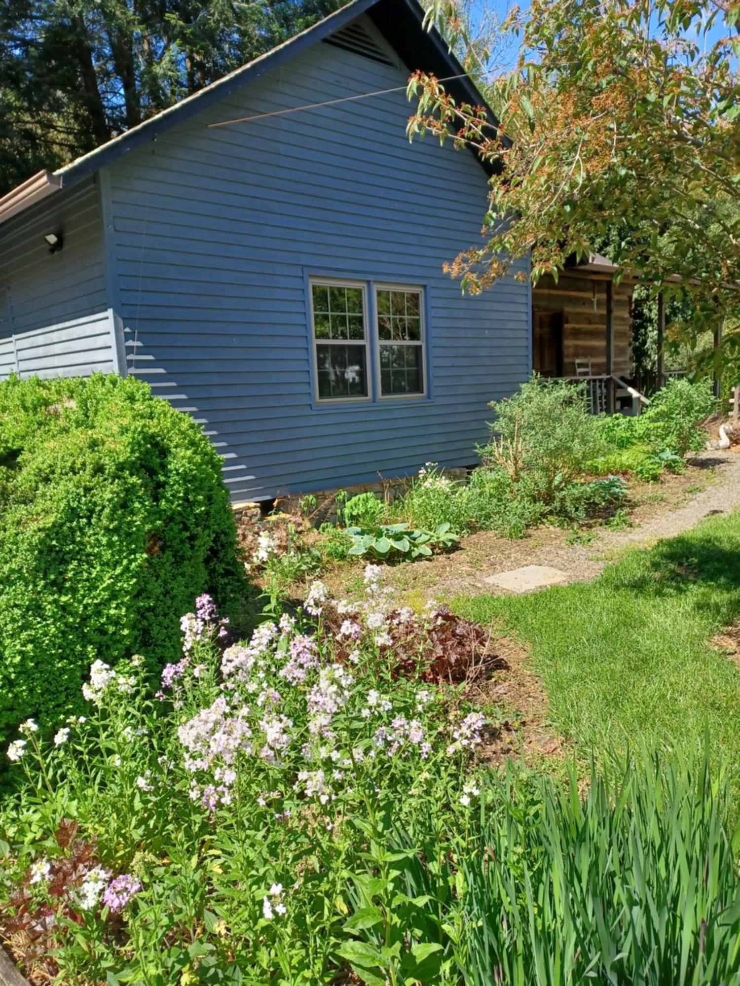 Restored1850S Log Cabin, With Gazebo And Gardens! 1 Mile To Downtown Weaverville エクステリア 写真