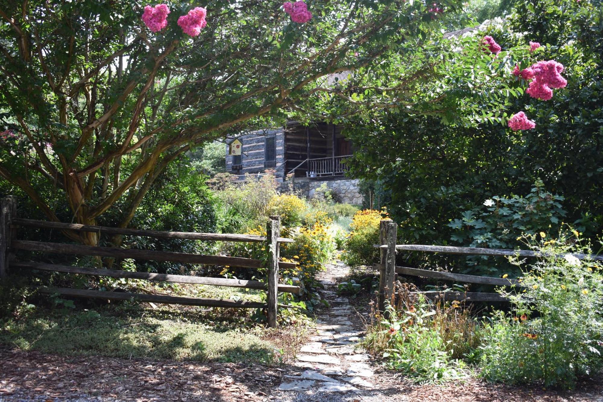 Restored1850S Log Cabin, With Gazebo And Gardens! 1 Mile To Downtown Weaverville エクステリア 写真