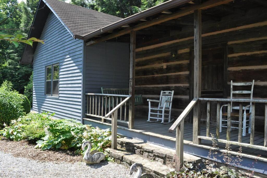 Restored1850S Log Cabin, With Gazebo And Gardens! 1 Mile To Downtown Weaverville エクステリア 写真